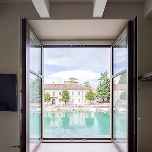 Cabanon Urban , Peschiera del Garda Italia